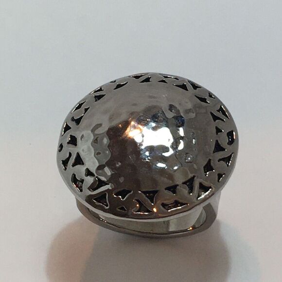 Hammered Metal Dome Ring Size 6.5 Silver Tone Wide Band Large Shield - Picture 7 of 14